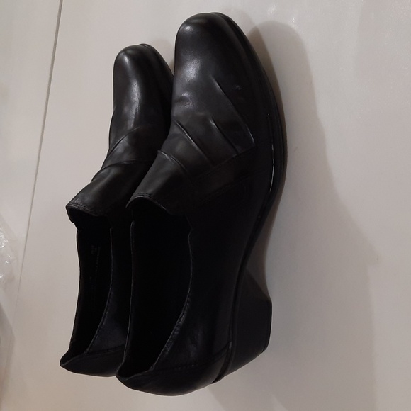 Clarks Soft Leather - Women's Dress Shoes - Size 10M - Picture 2 of 12